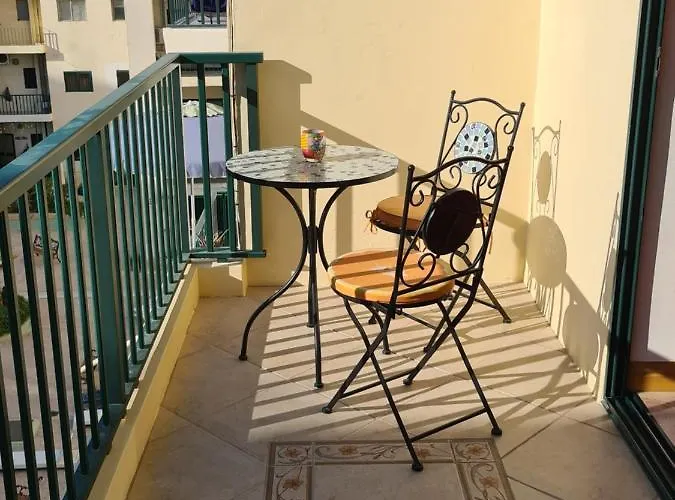 Beautiful With Pool Apartamento St Paul's Bay